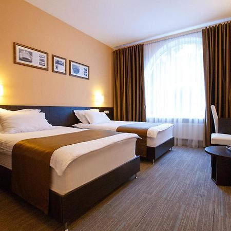 Schiller Hotel Kamjanske Buitenkant foto