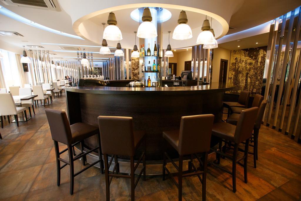 Schiller Hotel Kamjanske Buitenkant foto